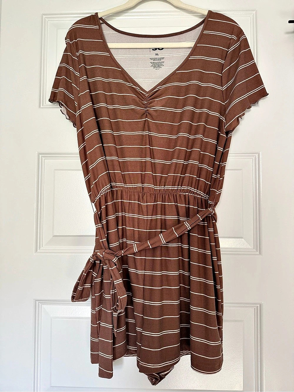 SO Striped Tie Waist Romper in Brown & White Size XL